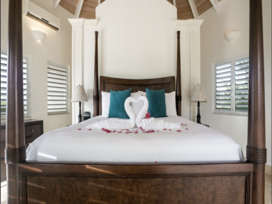 Contemporary Four Bedroom on Grace Bay